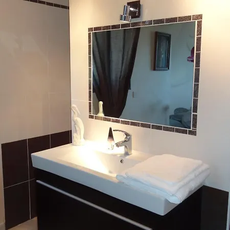 L'aleandra Guest house