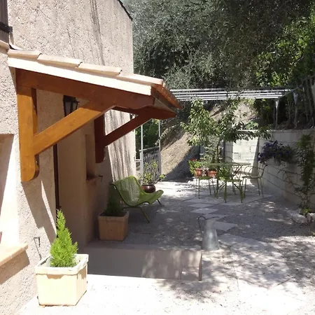 L'aleandra Guest house