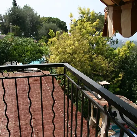 L'aleandra Guest house